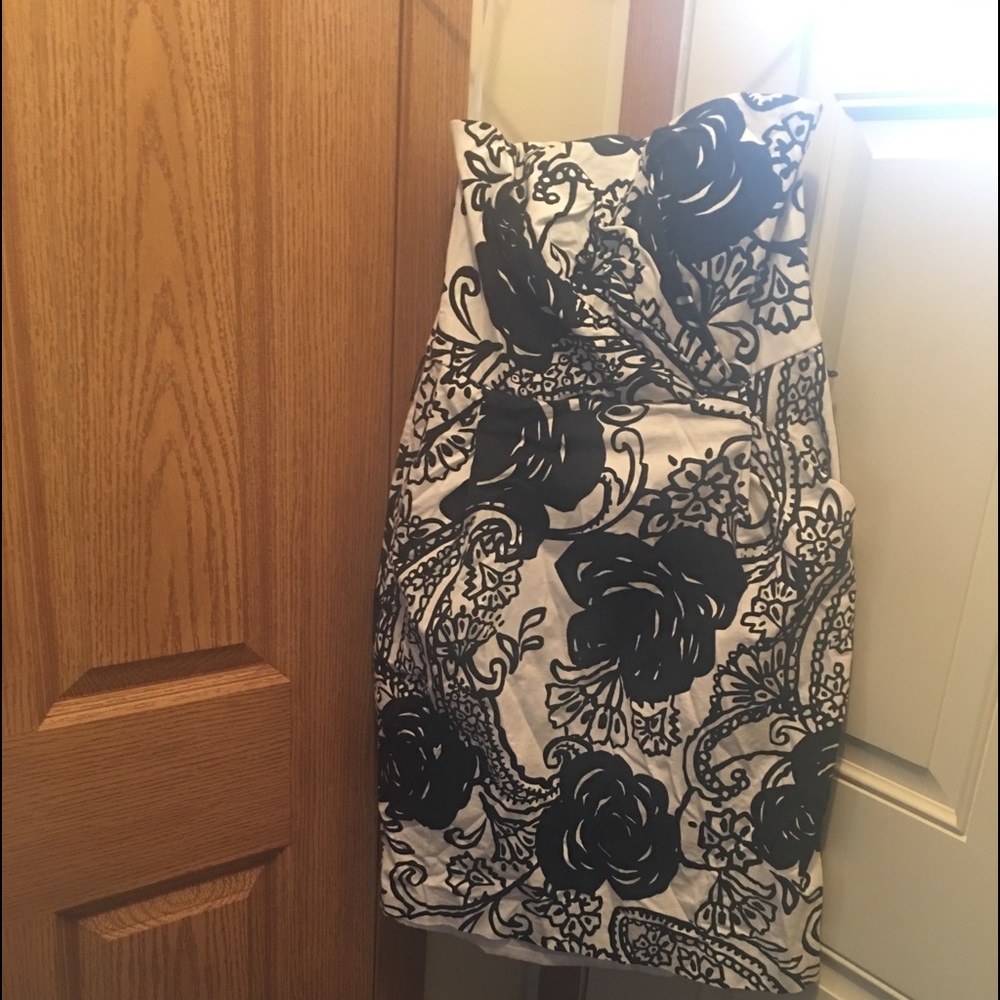 White House Black Market Dress(Strapless)